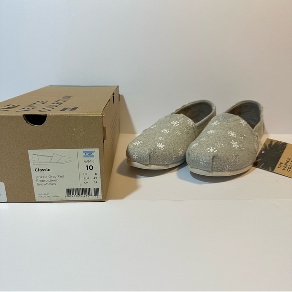 Toms Classic Drizzle Grey Felt Embroidered Snowflakes Sz 10 NIB - Picture 1 of 5